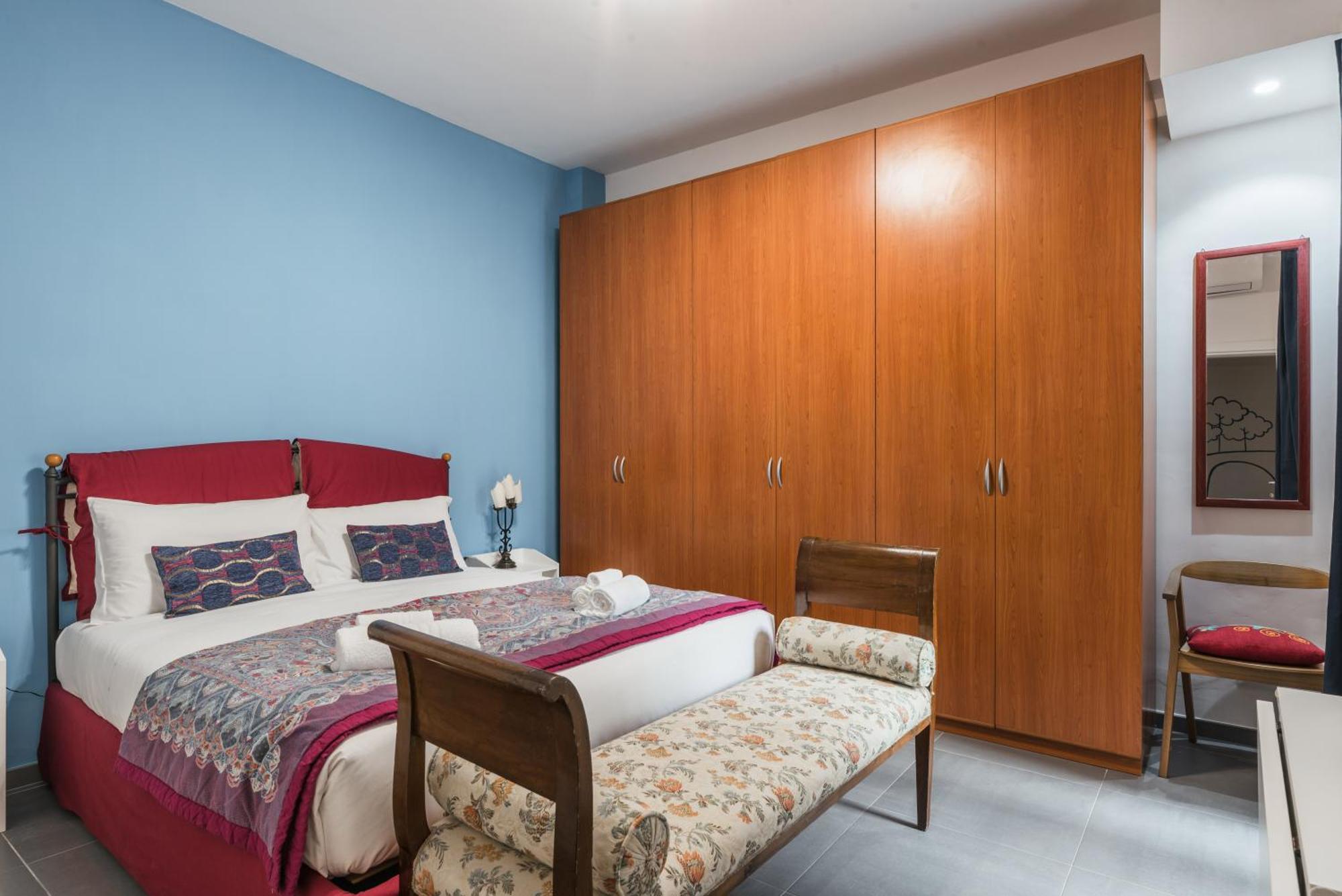 One's Place Apartment Rom
